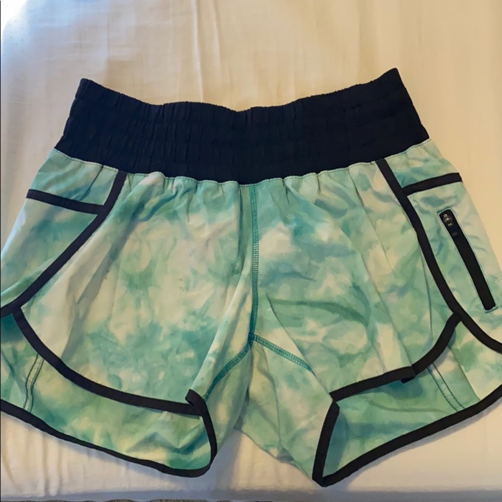 Lululemon tracker shorts